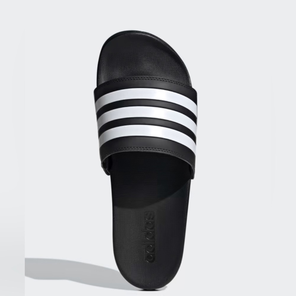 adidas  Black + White slides
Like new condition + Comfortable